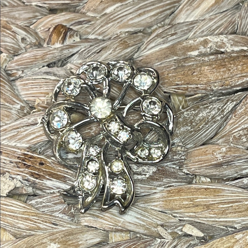 Vintage Silver Tone &‎ Rhinestone Brooch